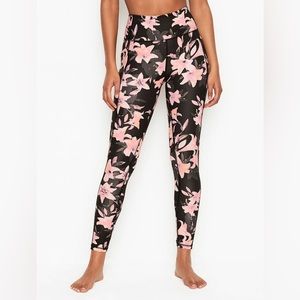 VICTORIA'S SECRET
Core Essential Pocket Leggings